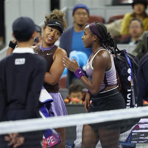 Coco Gauff helps injured Naomi Osaka carry her bags off court in .